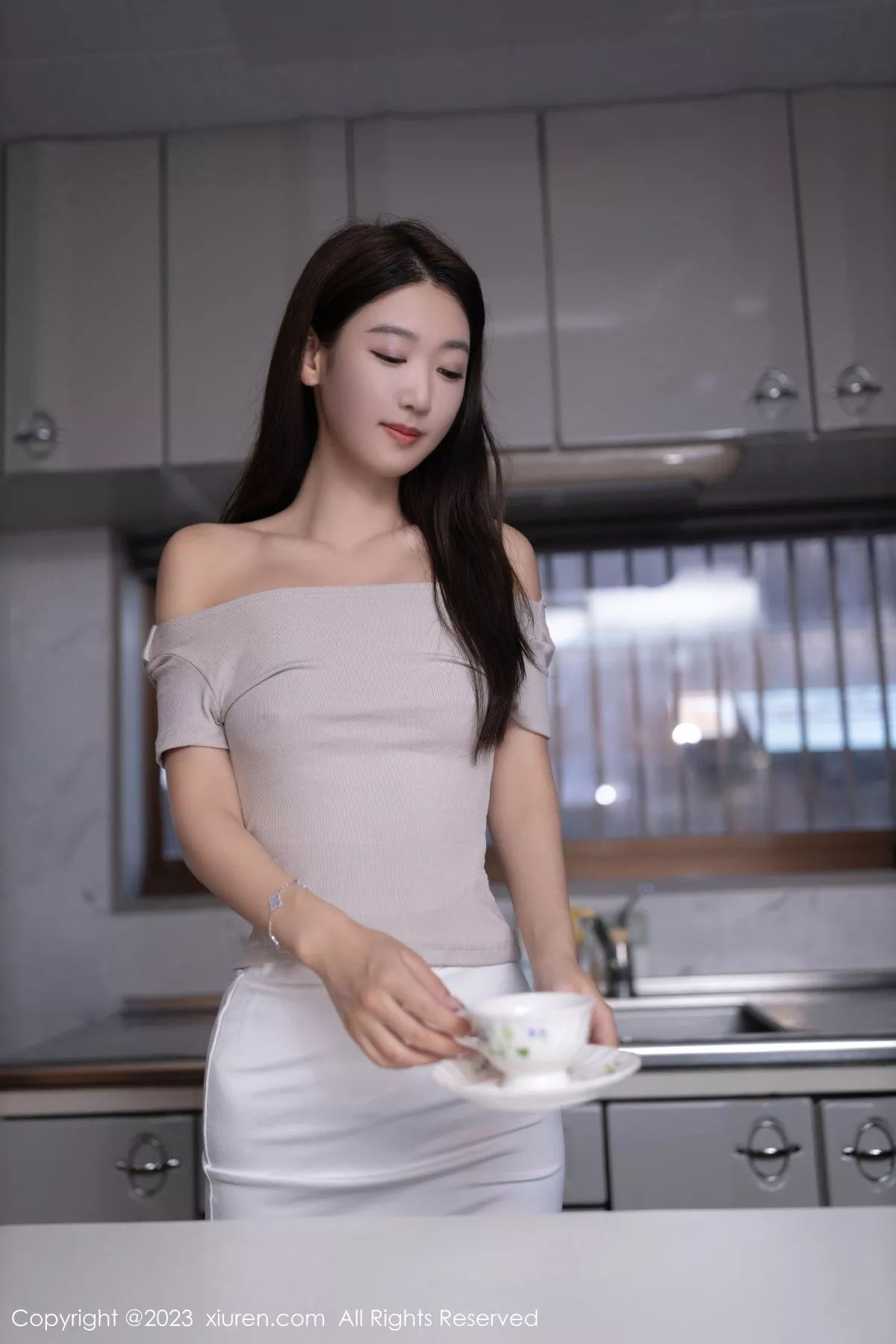 秀人集.com_[XiuRen秀人网]No.7689_模特唐安琪性感浅灰上衣配灰短裙露原色丝袜秀曼妙身姿诱惑写真77P