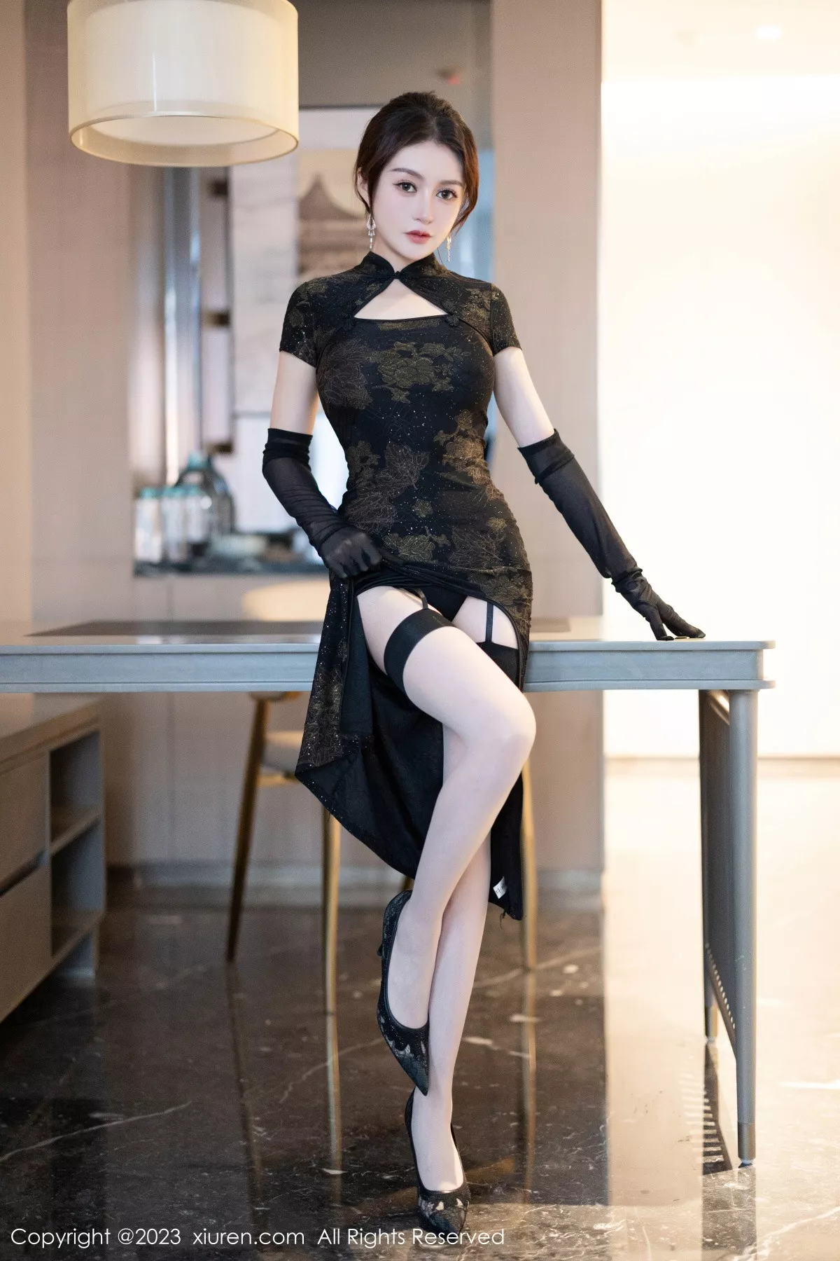 秀人集.com_[XiuRen秀人网]No.7688_模特唐宁宁性感黑色情趣旗袍服饰配黑丝袜秀丰腴身姿诱惑写真81P