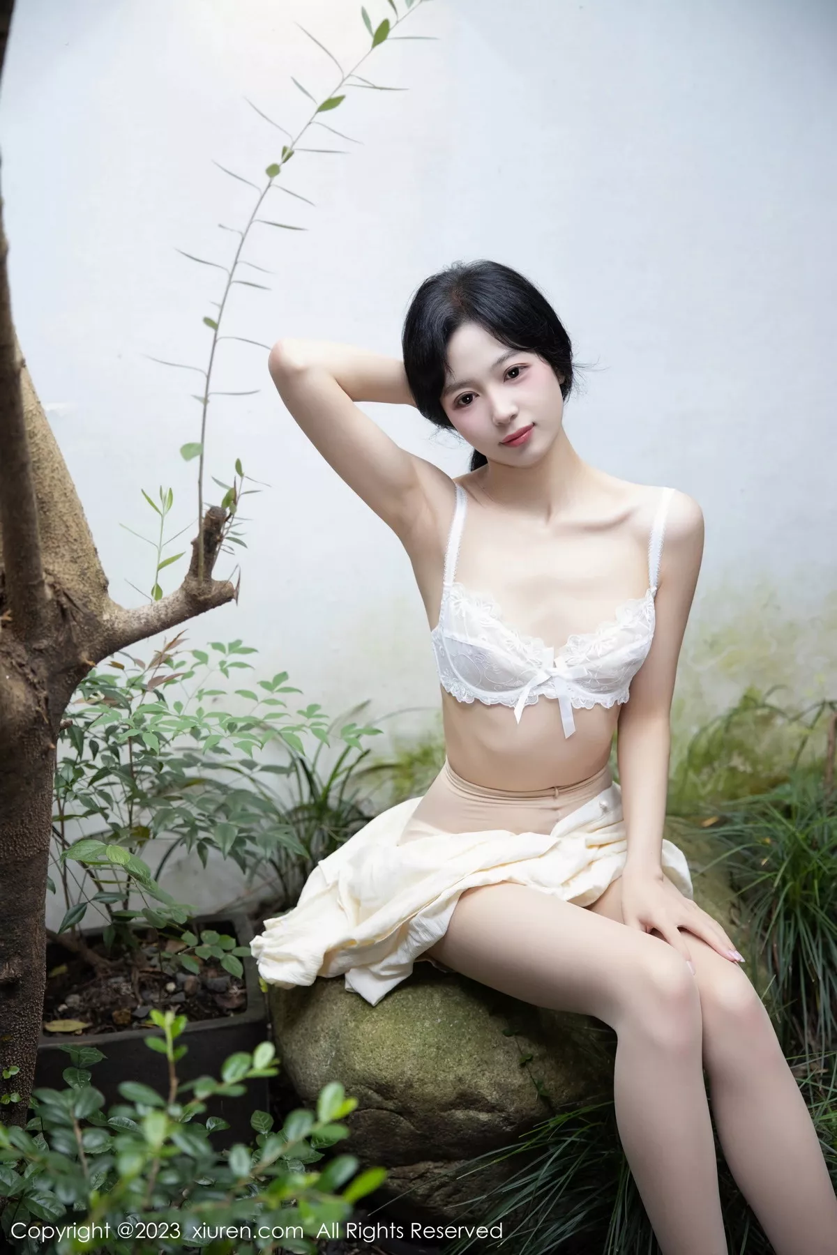 秀人集.com_[XiuRen秀人网]No.7742_模特糖豆sisi性感淡黄连衣裙露白色蕾丝内衣配原色丝袜诱惑写真62P