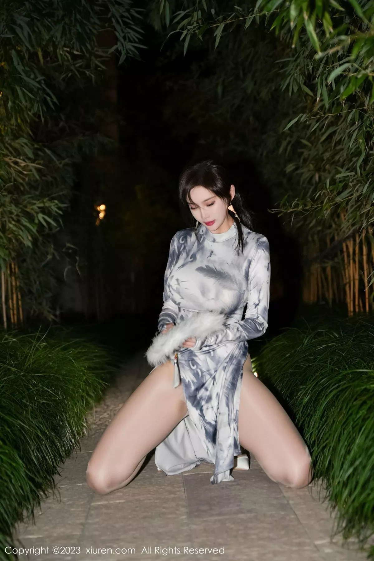 秀人集.com_[XiuRen秀人网]No.7744_女神Carol周妍希户外性感长旗袍露白色内衣秀完美身材诱惑写真77P