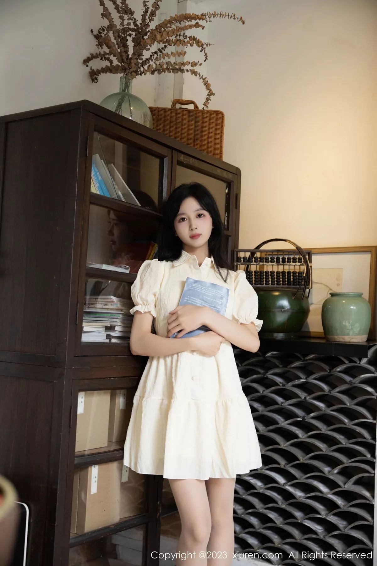 秀人集.com_[XiuRen秀人网]No.7742_模特糖豆sisi性感淡黄连衣裙露白色蕾丝内衣配原色丝袜诱惑写真62P