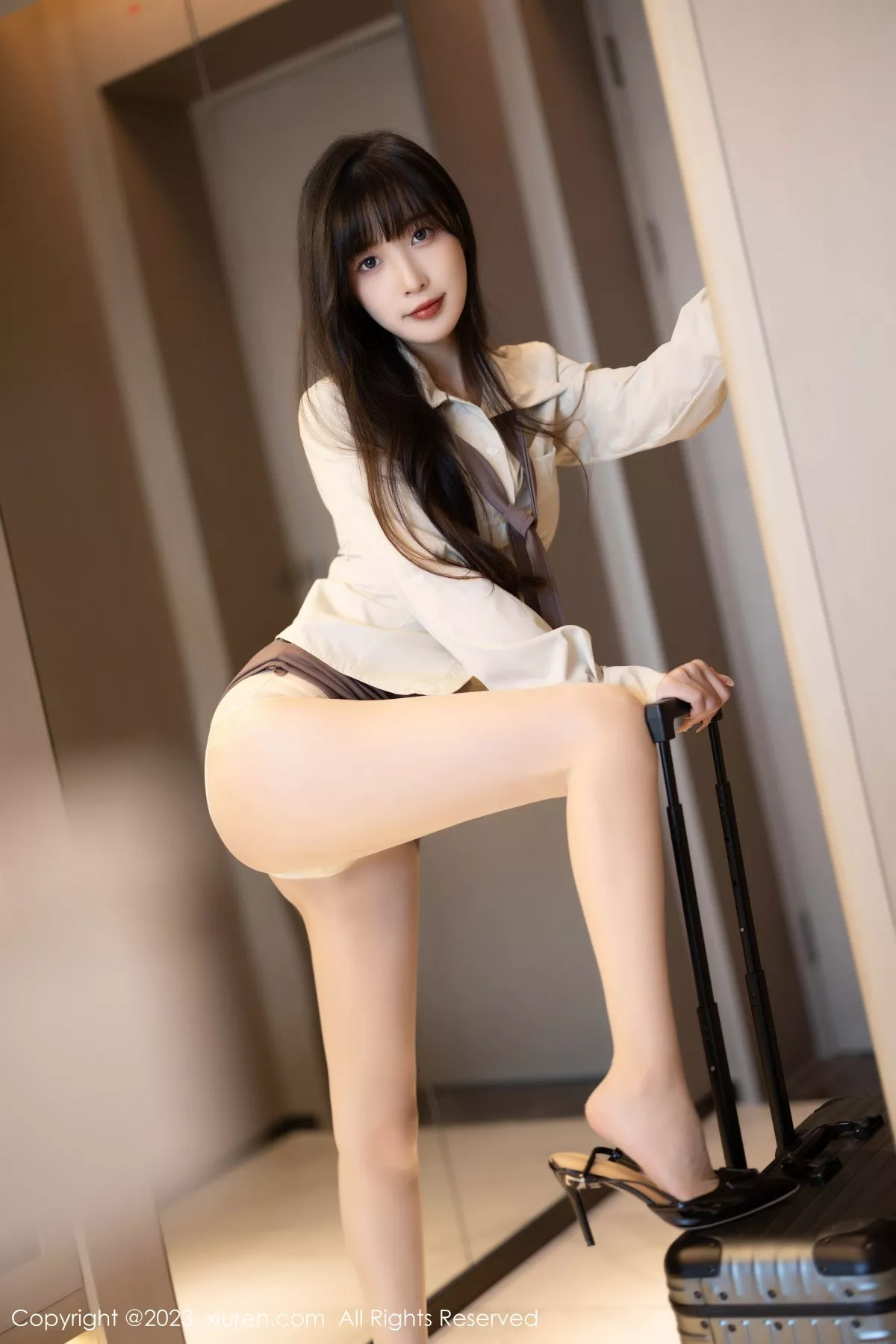 秀人集.com_[XiuRen秀人网]No.7745_模特林星阑性感杏色上衣配短裙露原色丝袜秀苗条身材诱惑写真83P