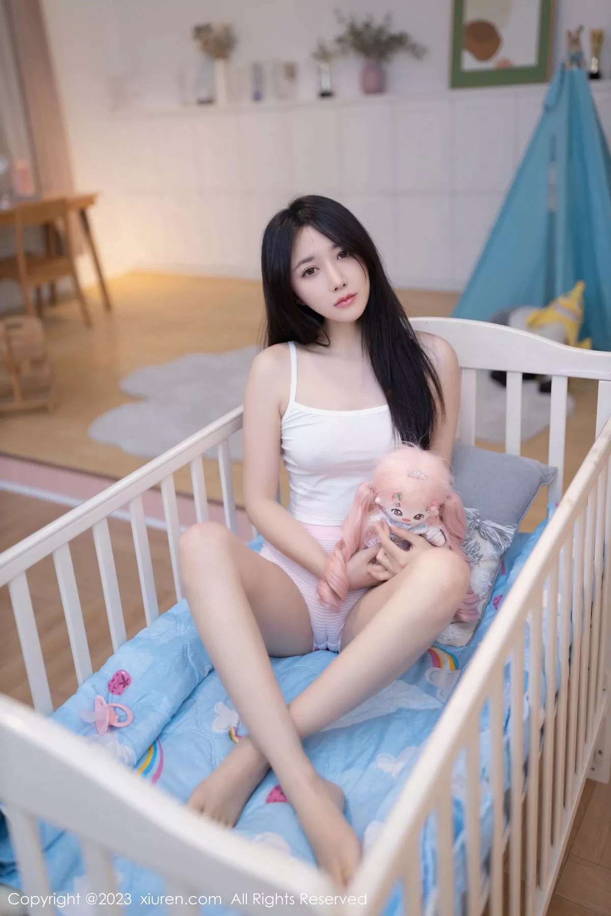 秀人集.com_[XiuRen秀人网]No.7752_模特鱼子酱Fish性感白色吊带上衣配粉色短裤秀曼妙身姿诱惑写真80P