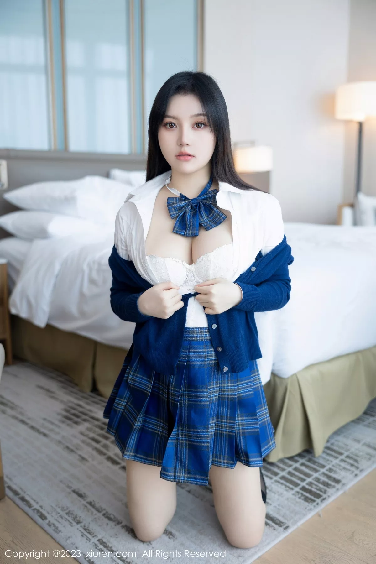 秀人集.com_[XiuRen秀人网]No.7754_模特豆瓣酱性感蓝色上衣配蓝色格子短裙露白色蕾丝内衣诱惑写真92P
