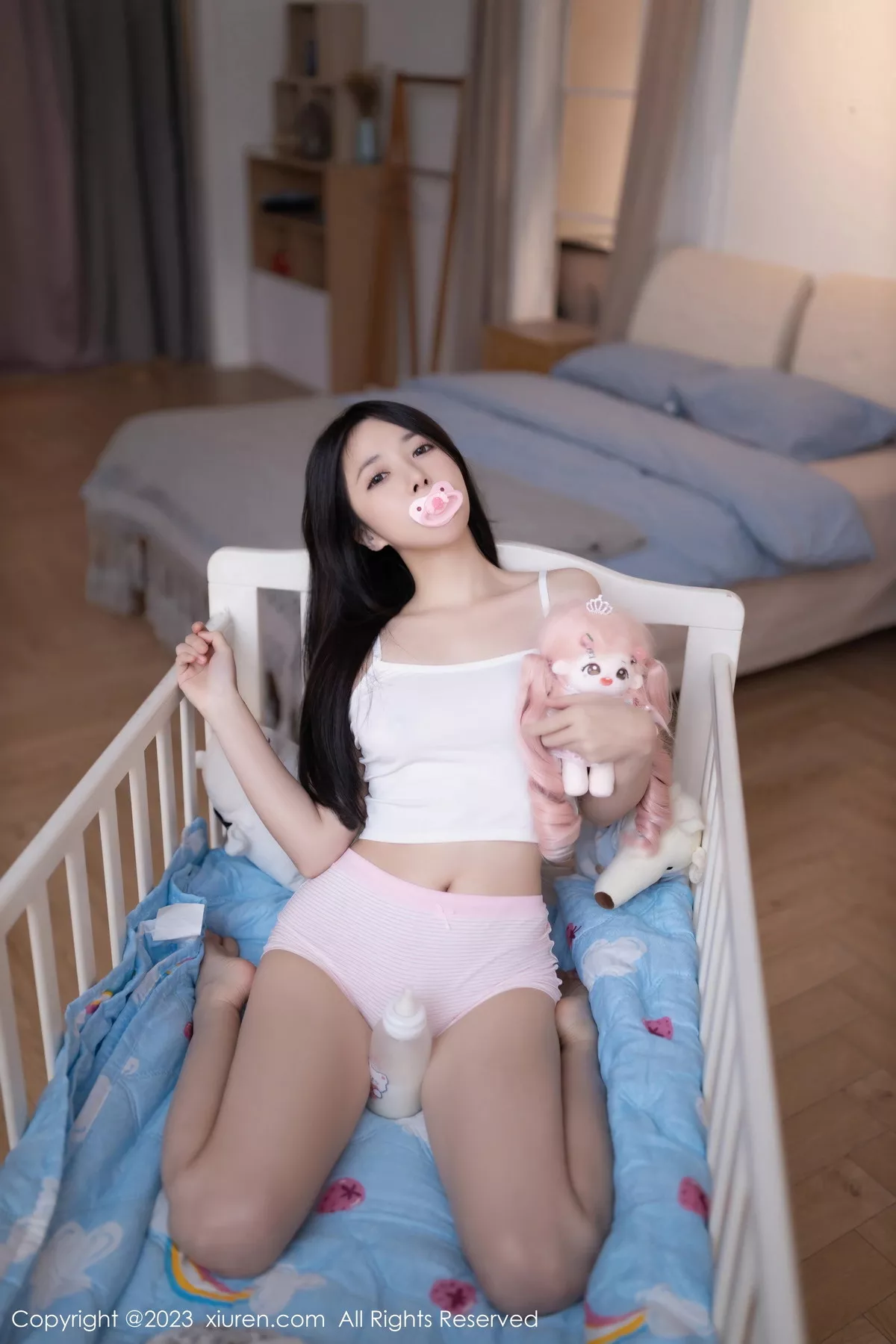 秀人集.com_[XiuRen秀人网]No.7752_模特鱼子酱Fish性感白色吊带上衣配粉色短裤秀曼妙身姿诱惑写真80P