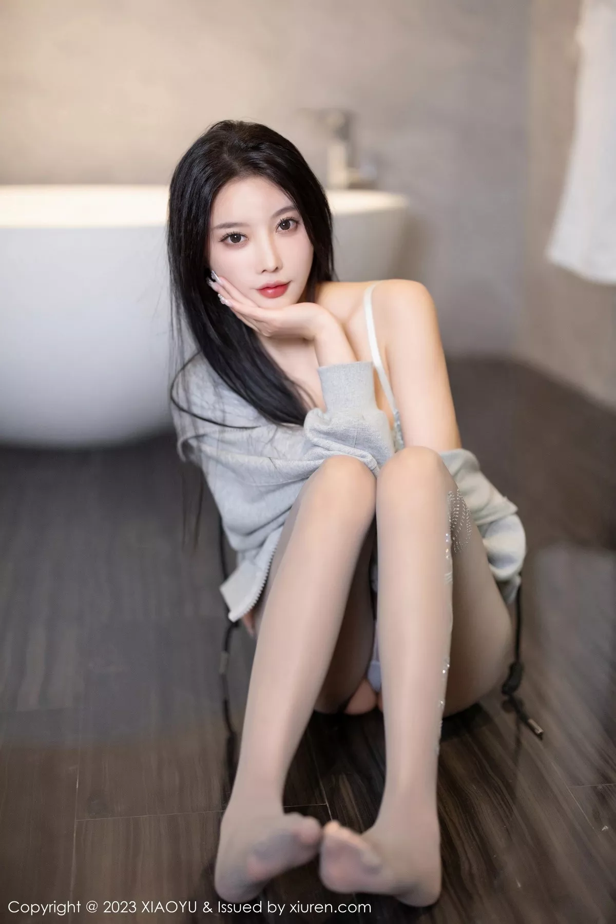 秀人集.com_[XiaoYu画语界]Vol.1156_女神杨晨晨Yome灰色蕾丝内衣配开档灰丝秀丰腴身材诱惑写真100P