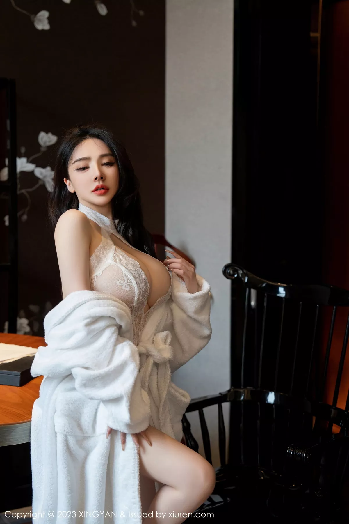 秀人集.com_[XINGYAN星颜社]VOL.220_模特潘娇娇性感白色浴袍露白色蕾丝情趣内衣秀豪乳极致诱惑写真76P