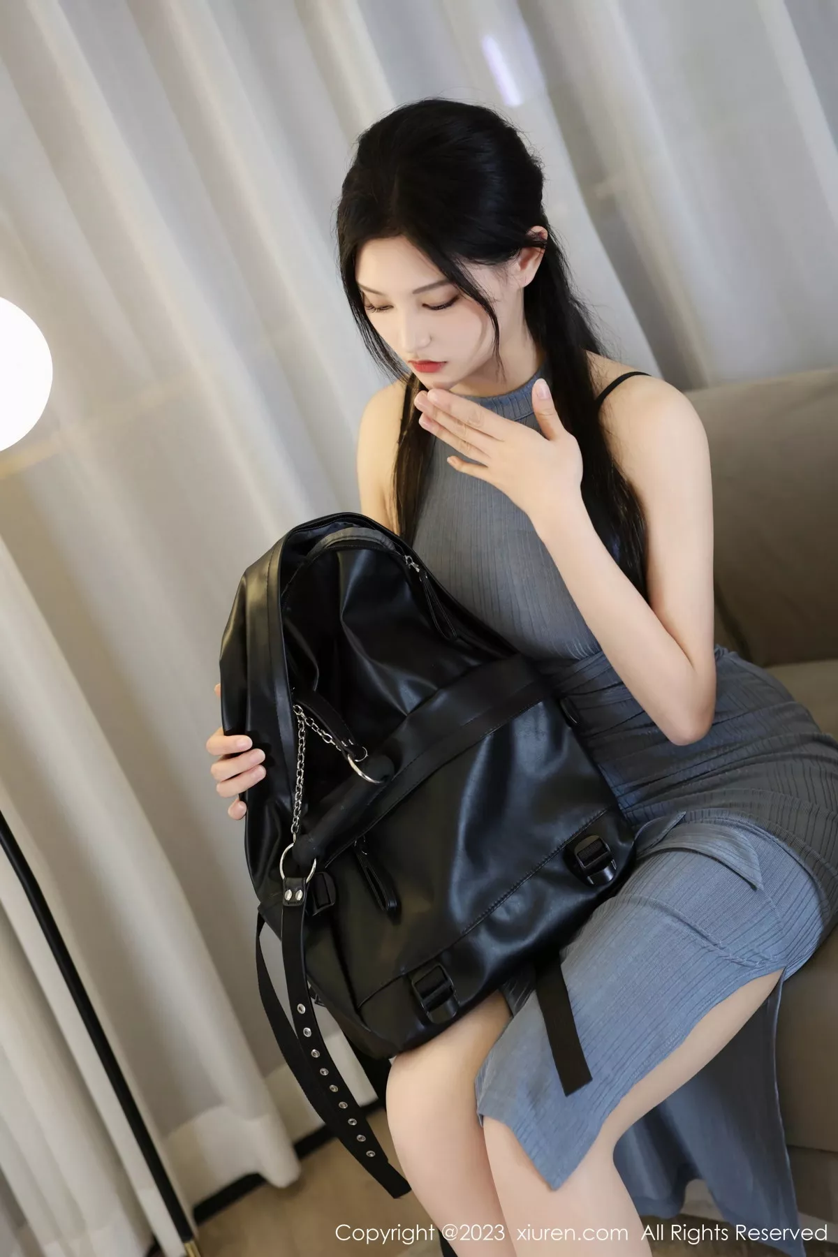 秀人集.com_[XiuRen秀人网]No.7762_模特大橘BBKira性感灰色连衣裙露黑色内衣秀丰腴美臀诱惑写真67P