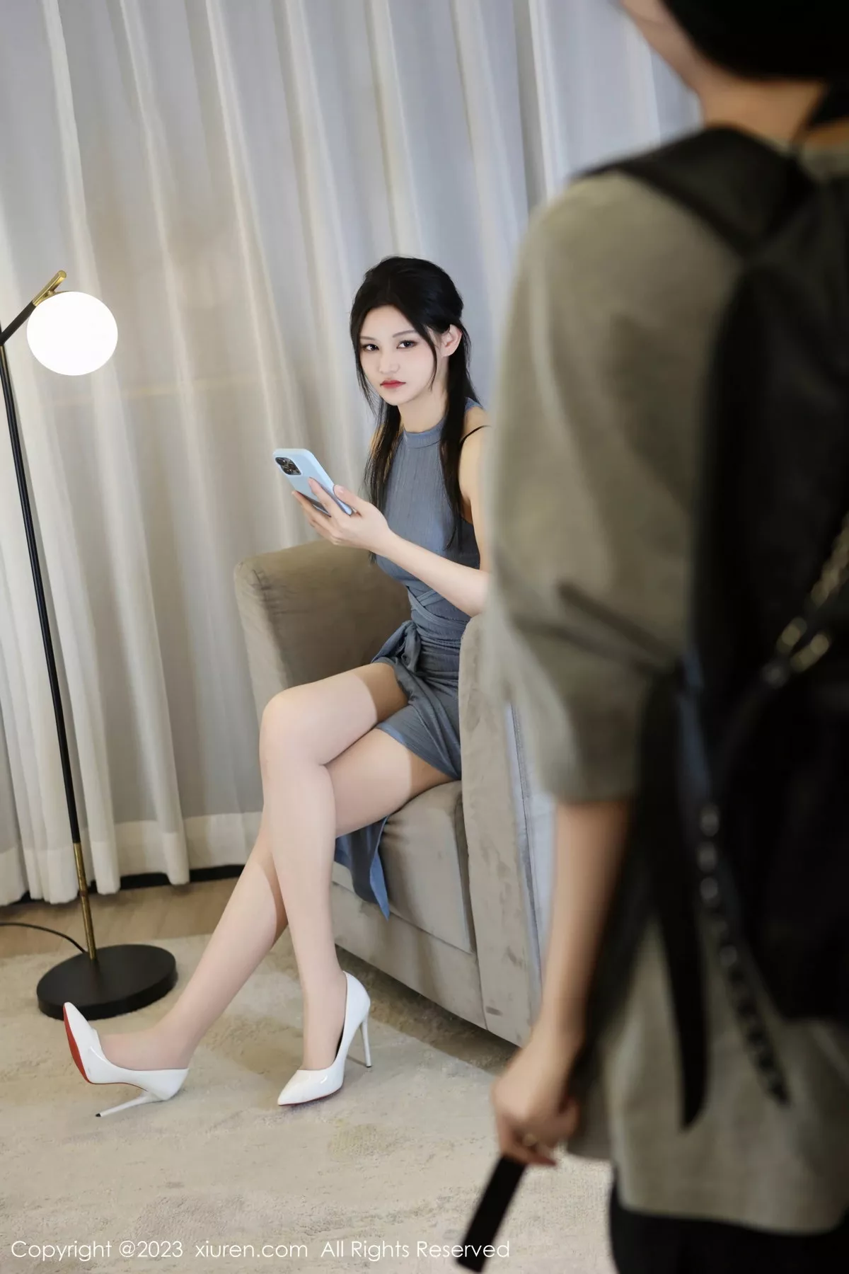 秀人集.com_[XiuRen秀人网]No.7762_模特大橘BBKira性感灰色连衣裙露黑色内衣秀丰腴美臀诱惑写真67P