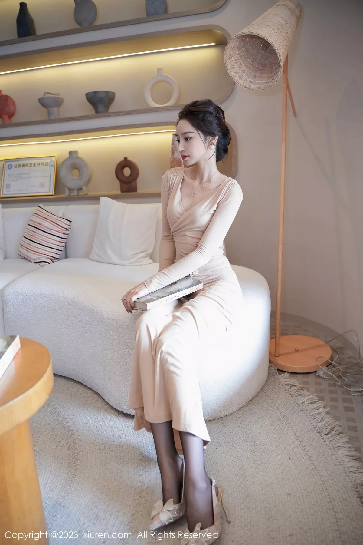 秀人集.com_[XiuRen秀人网]No.7775_模特苏曼兮私房性感杏色礼裙配超薄黑丝秀翘臀美腿撩人诱惑写真67P