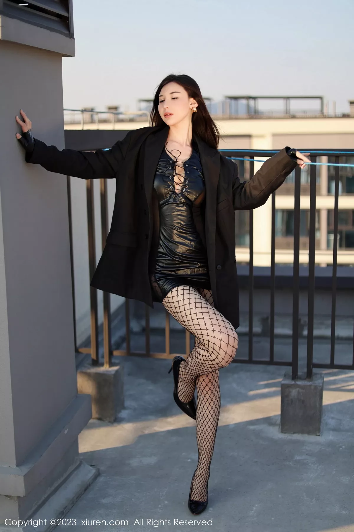 秀人集.com_[XiuRen秀人网]No.7772_模特曼柔户外性感黑丝服饰配黑色网格袜秀曼妙身姿撩人诱惑写真80P