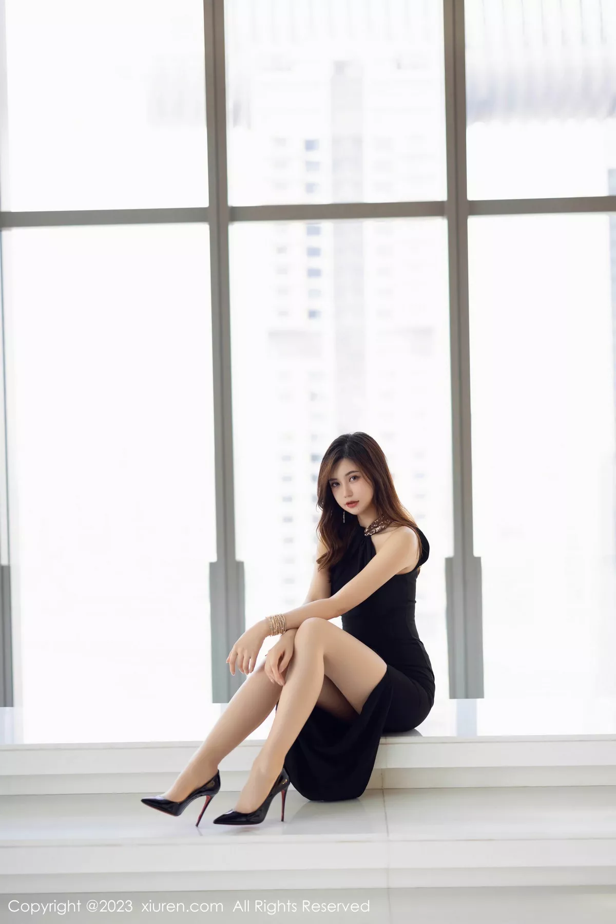 秀人集.com_[XiuRen秀人网]No.7782_女神绮里嘉ula性感黑色礼裙配超薄肉丝秀婀娜动人身姿诱惑写真83P