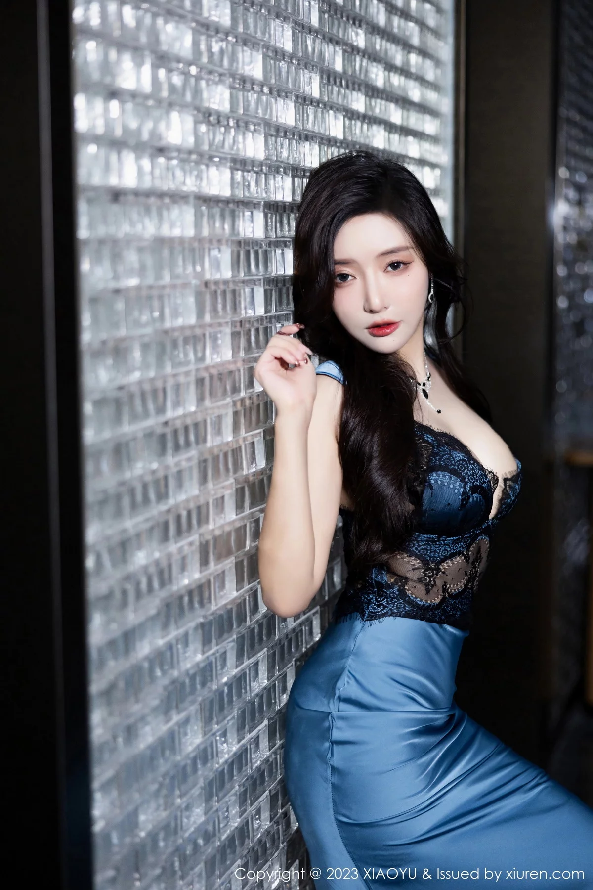 秀人集.com_[XiaoYu画语界]Vol.1163_女神王馨瑶yanni性感蓝黑连衣礼裙配黑丝袜秀曼妙身姿诱惑写真93P