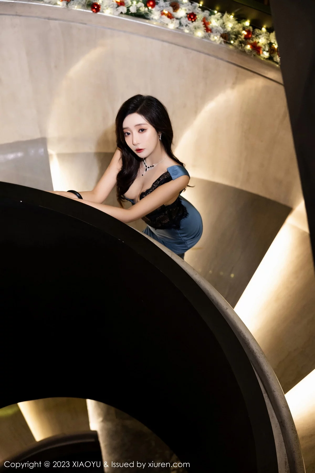 秀人集.com_[XiaoYu画语界]Vol.1163_女神王馨瑶yanni性感蓝黑连衣礼裙配黑丝袜秀曼妙身姿诱惑写真93P