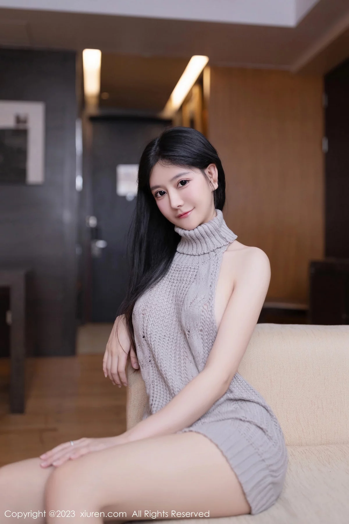 秀人集.com_[XiuRen秀人网]No.7818_模特幼幼性感开背灰色毛线衣多面视角秀完美身材撩人诱惑写真80P