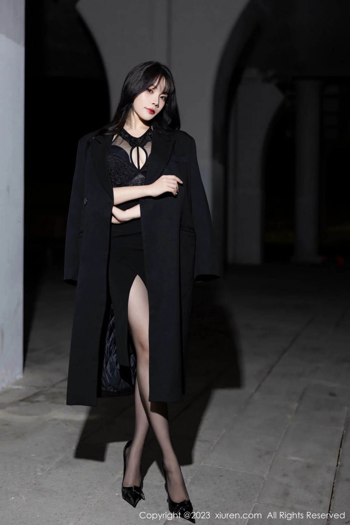 秀人集.com_[XiuRen秀人网]No.7820_女神徐莉芝Booty性感黑色礼裙露黑色内衣配超薄黑丝魅惑写真84P