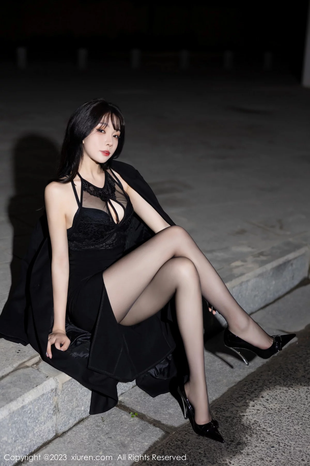 秀人集.com_[XiuRen秀人网]No.7820_女神徐莉芝Booty性感黑色礼裙露黑色内衣配超薄黑丝魅惑写真84P