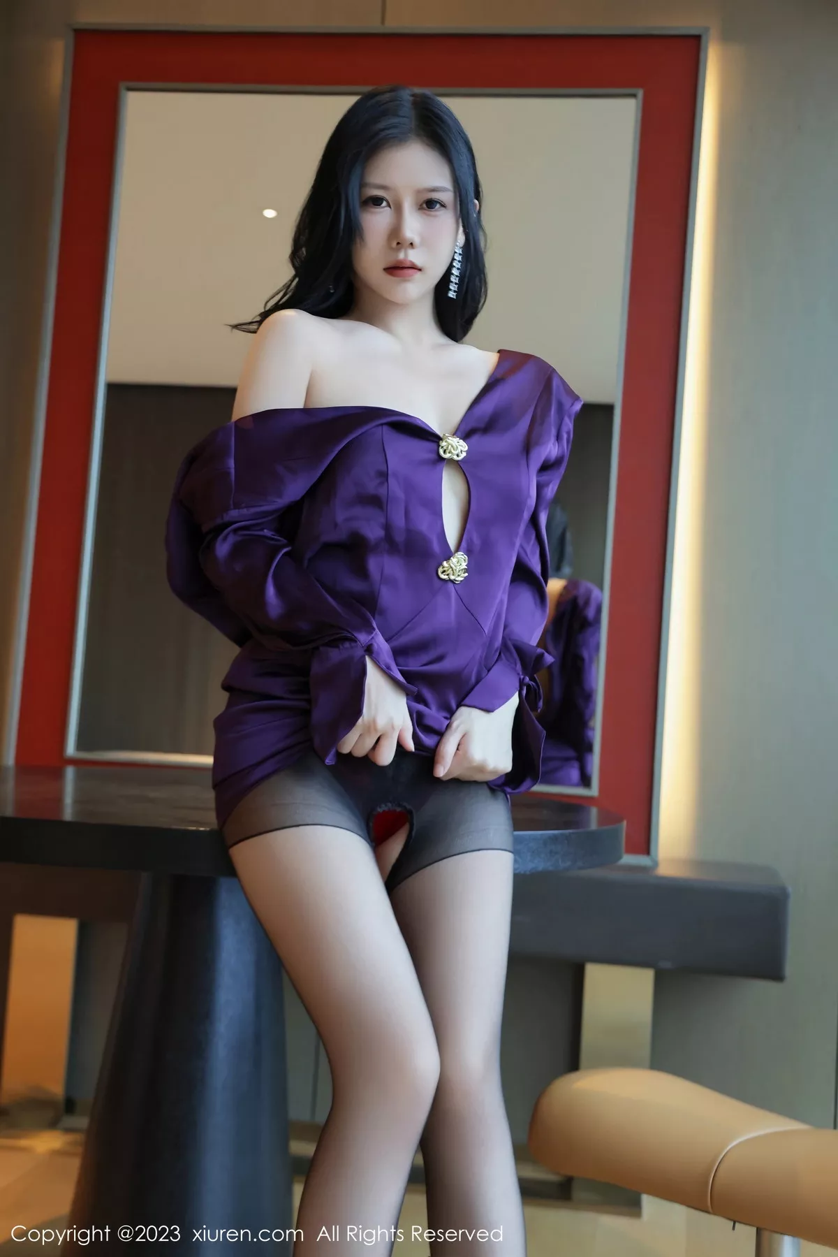 秀人集.com_[XiuRen秀人网]No.7700_模特尹甜甜性感紫色服饰露红色内裤配开档黑丝秀翘臀诱惑写真75P