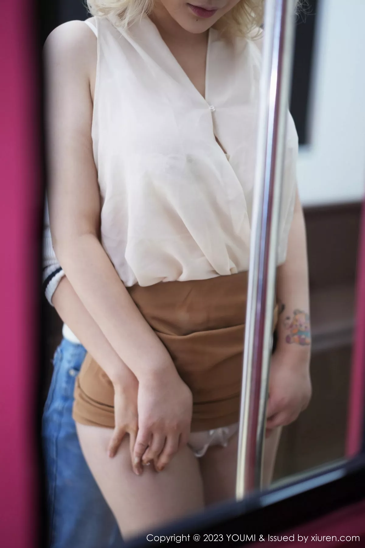 秀人集.com_[YouMi尤蜜荟]Vol.1005_女神妲己_Toxic浅色上衣配短裙露蕾丝内衣秀美胸肥臀诱惑写真97P