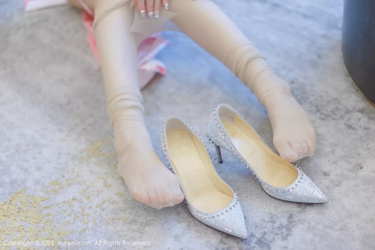 秀人集.com_[XiuRen秀人网]No.7713_女神朱可儿Flora粉色皮质连衣裙配原色丝袜秀丰满身姿诱惑写真72P