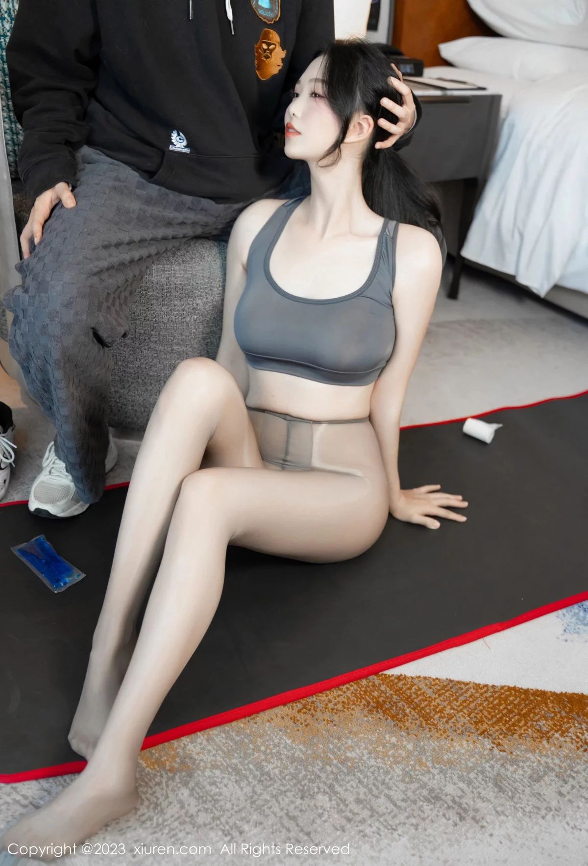 秀人集.com_[XiuRen秀人网]No.7882_模特利世性感灰色瑜伽服饰配超薄无内灰丝秀曼妙身姿诱惑写真80P