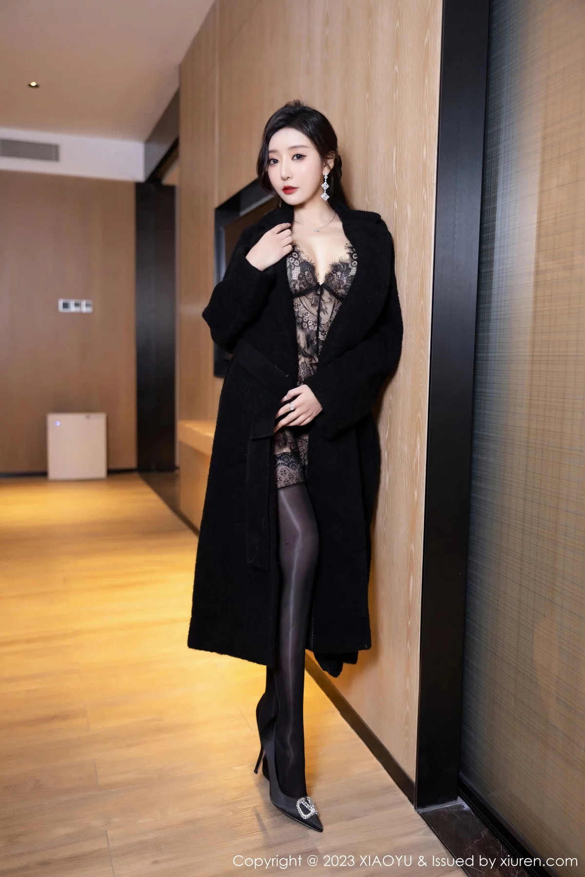 秀人集.com_[XiaoYu画语界]Vol.1174_女神王馨瑶yanni红色吊带连衣长裙+黑色蕾丝情趣服迷人诱惑写真84P