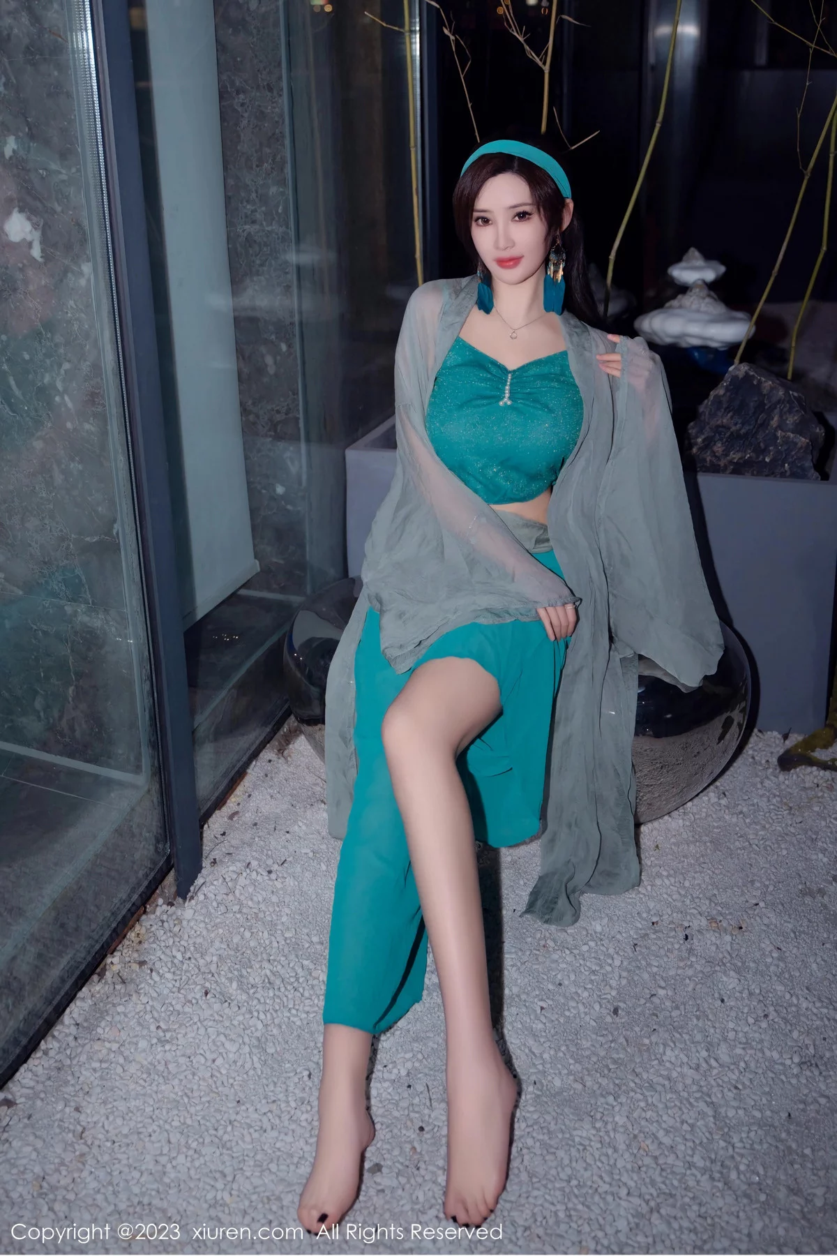 秀人集.com_[XiuRen秀人网]No.7886_女神Carol周妍希温泉主题性感墨绿服饰秀丰满身材迷人诱惑写真58P