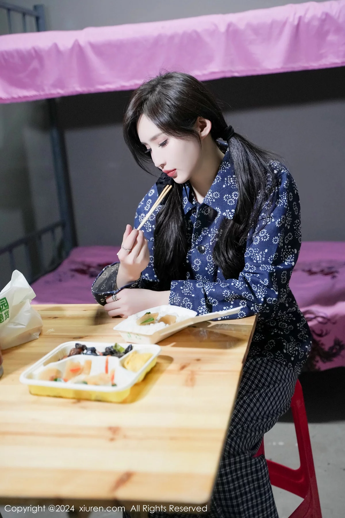 秀人集.com_[XiuRen秀人网]No.7915_女神Carol周妍希宿舍拍摄私房床上超薄肉丝秀翘臀美腿诱惑写真86P