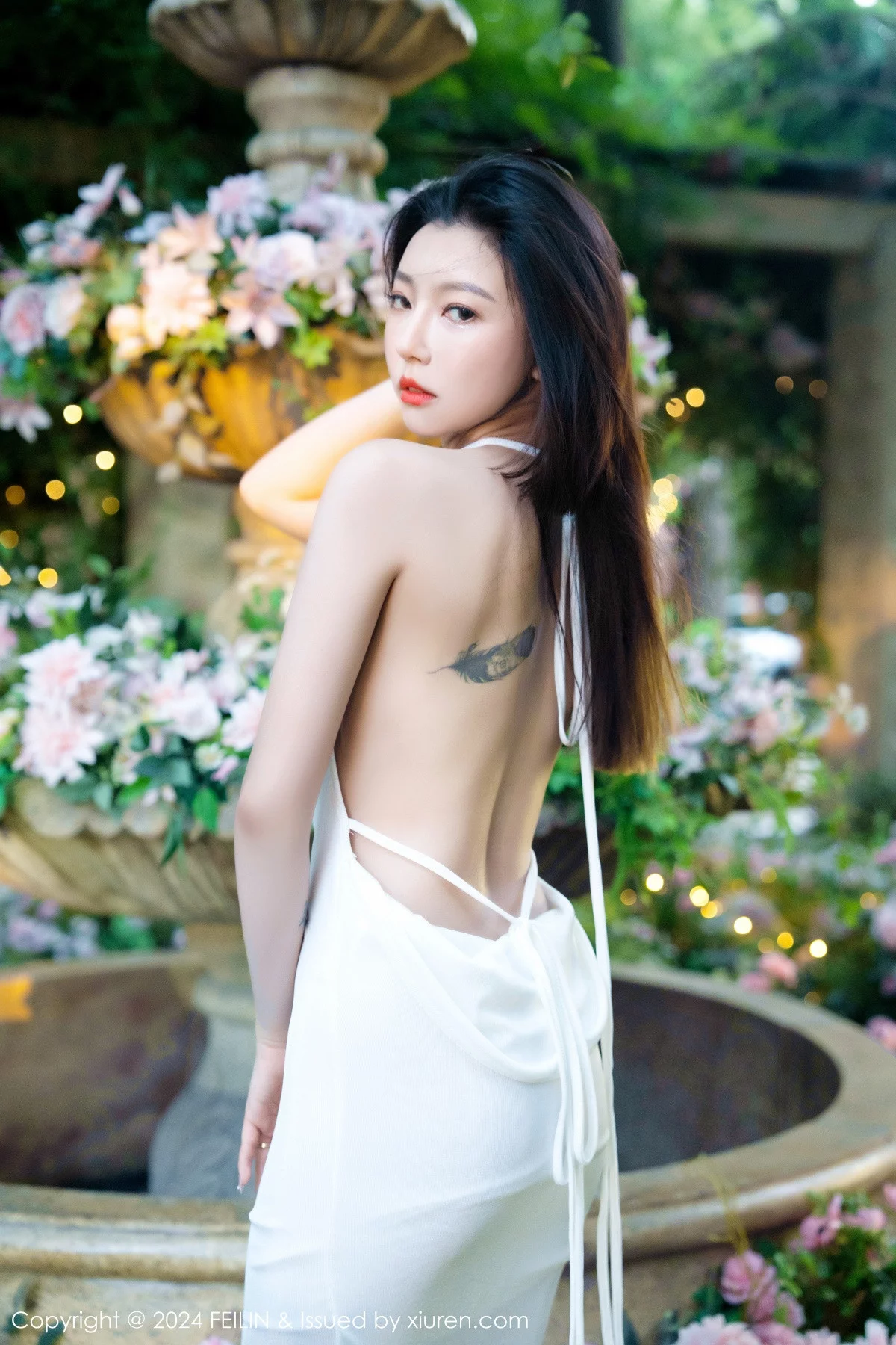 秀人集.com_[FeiLin嗲囡囡]VOL.472_女神冯木木LRIS白色连衣长裙+性感灰色内衣秀曼妙身姿迷人写真70P