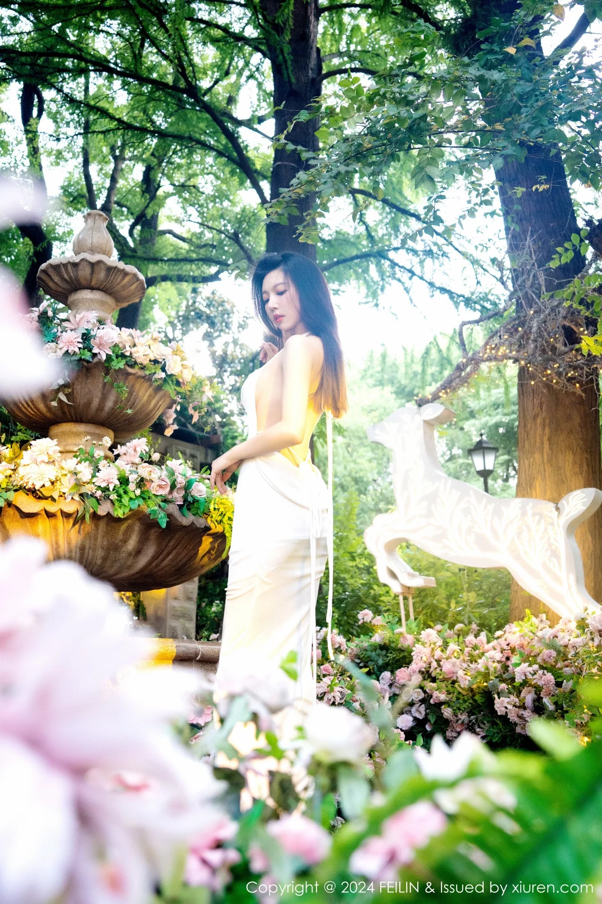 秀人集.com_[FeiLin嗲囡囡]VOL.472_女神冯木木LRIS白色连衣长裙+性感灰色内衣秀曼妙身姿迷人写真70P