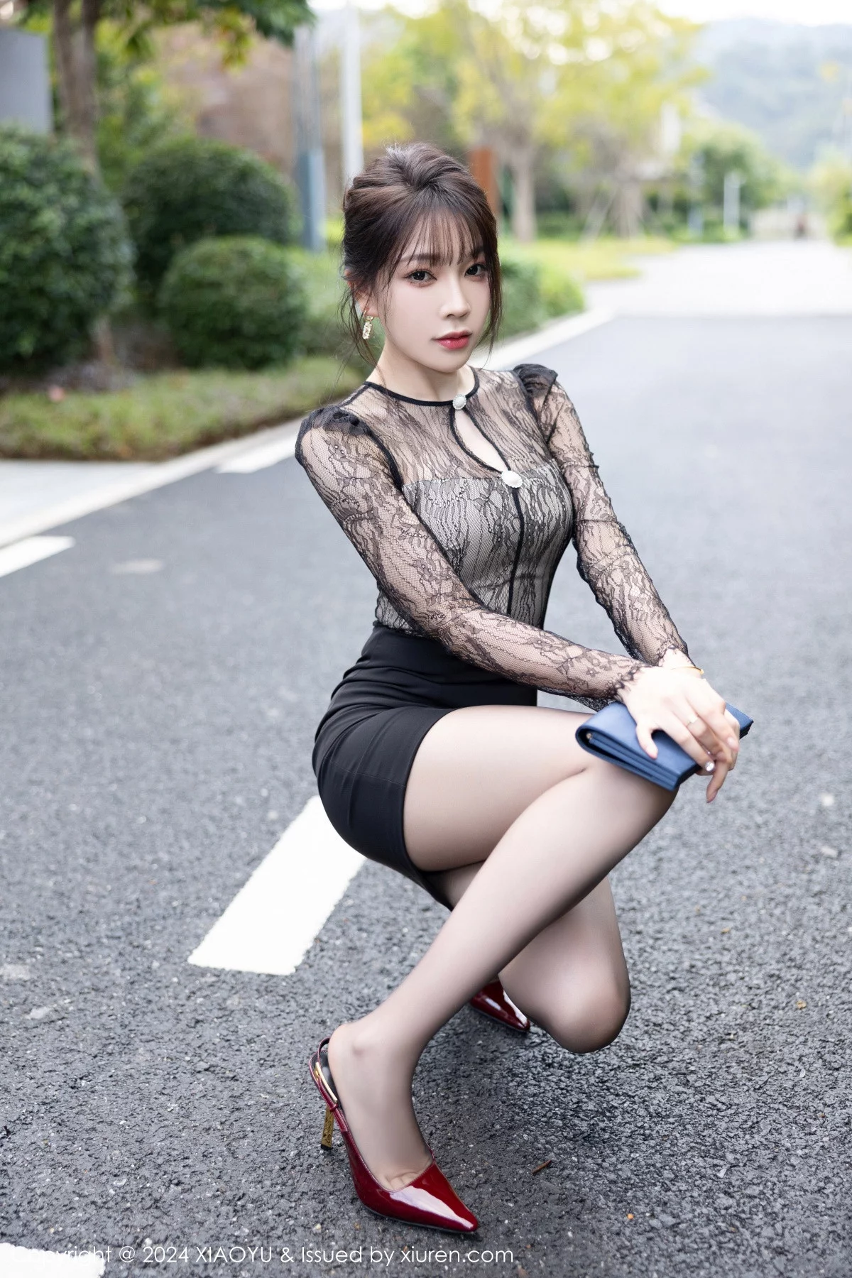 秀人集.com_[XiaoYu画语界]Vol.1181_女神徐莉芝Booty黑色轻透连衣裙露蓝色内衣秀曼妙身姿诱惑写真84P