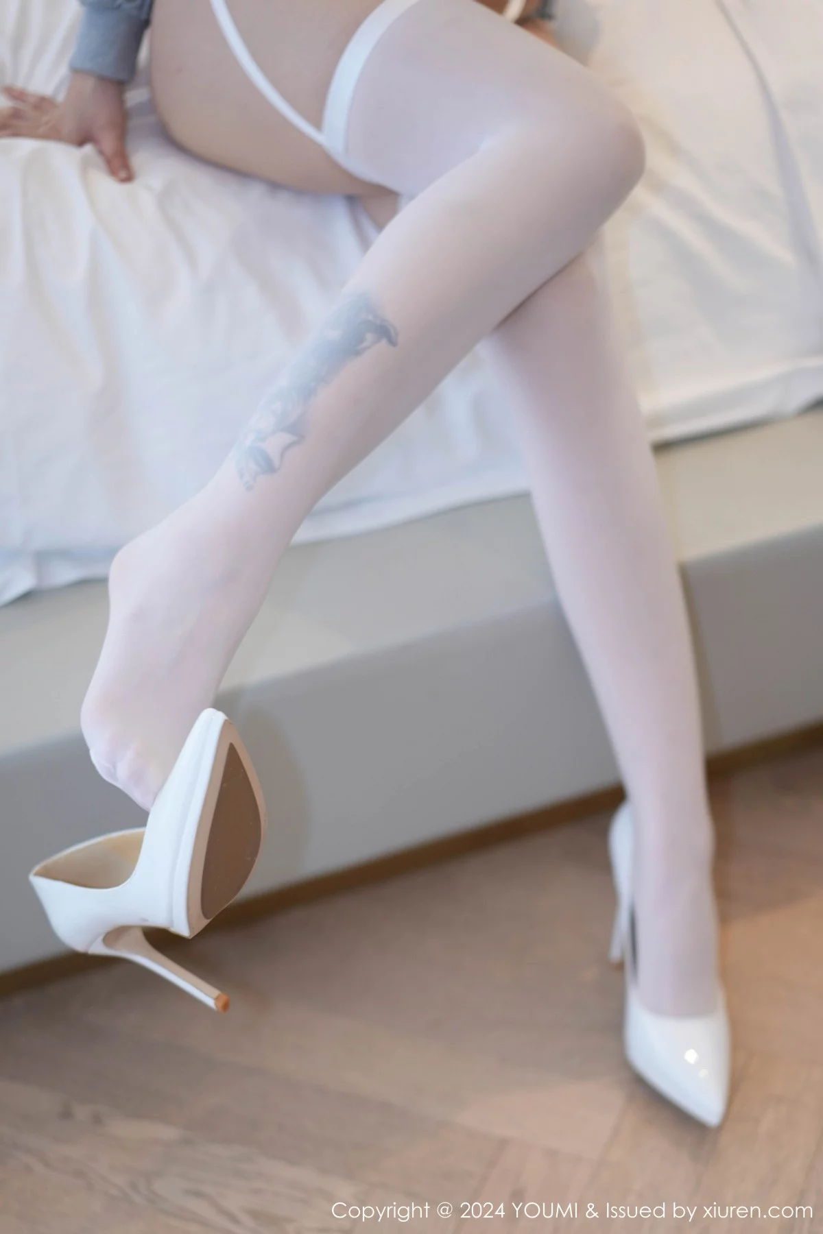 秀人集.com_[YouMi尤蜜荟]Vol.1024_女神王雨纯性感灰色三点式内衣配白丝吊袜秀惹火身材诱惑写真77P