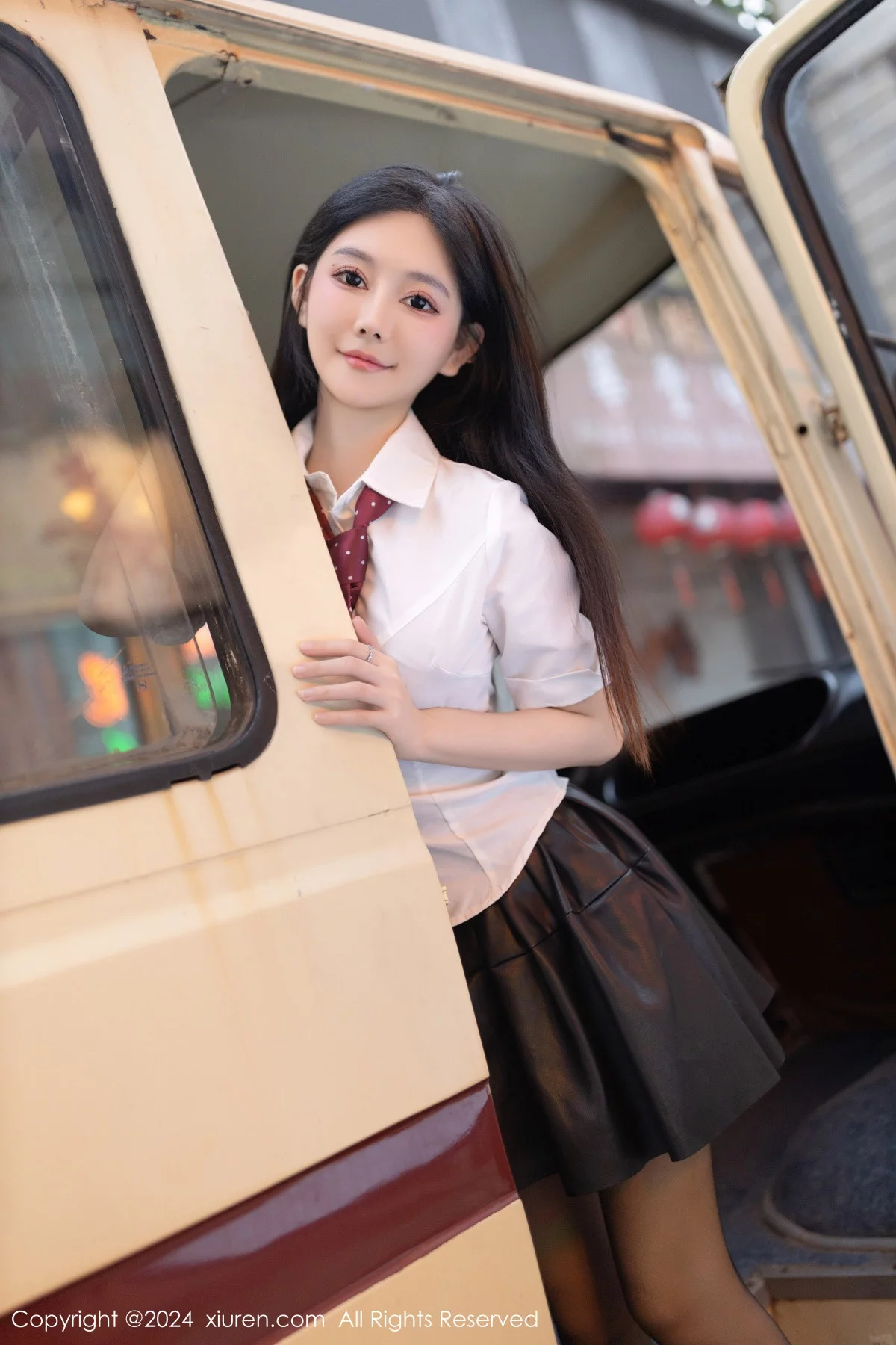 秀人集.com_[XiuRen秀人网]No.7957_模特幼幼性感学妹装扮红色蕾丝内衣配破烂黑丝秀美腿诱惑写真80P