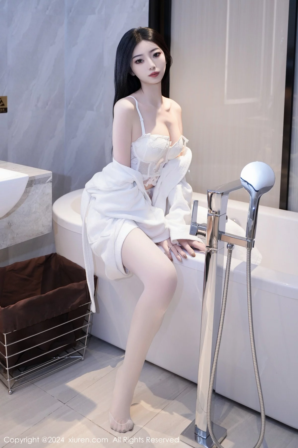 秀人集.com_[XiuRen秀人网]No.7960_模特安琪Yee白色睡袍露性感白色蕾丝情趣内衣秀丰腴身材诱惑写真64P