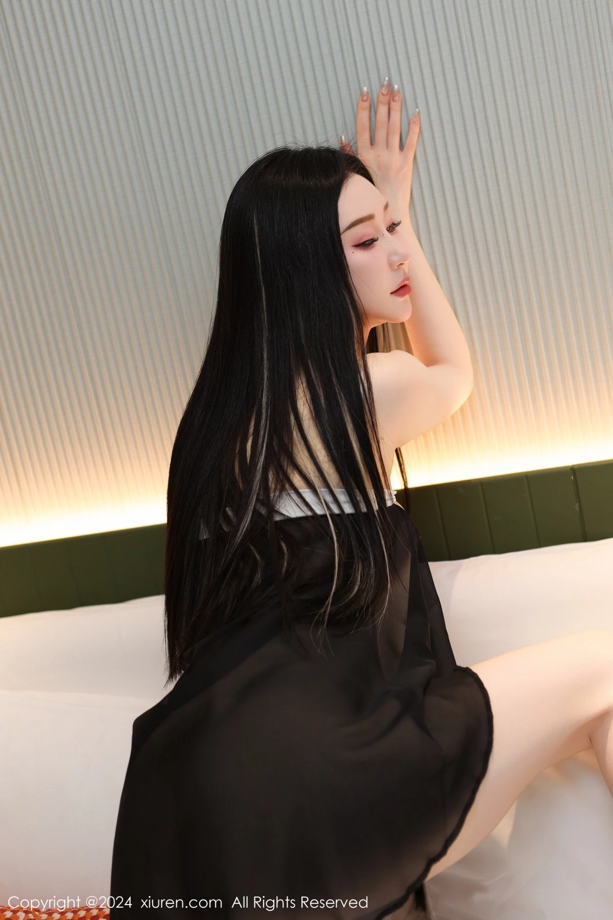 秀人集.com_[XiuRen秀人网]No.7967_模特田兮白性感黑色情趣旗袍配超薄黑丝秀丰腴身姿撩人诱惑写真83P