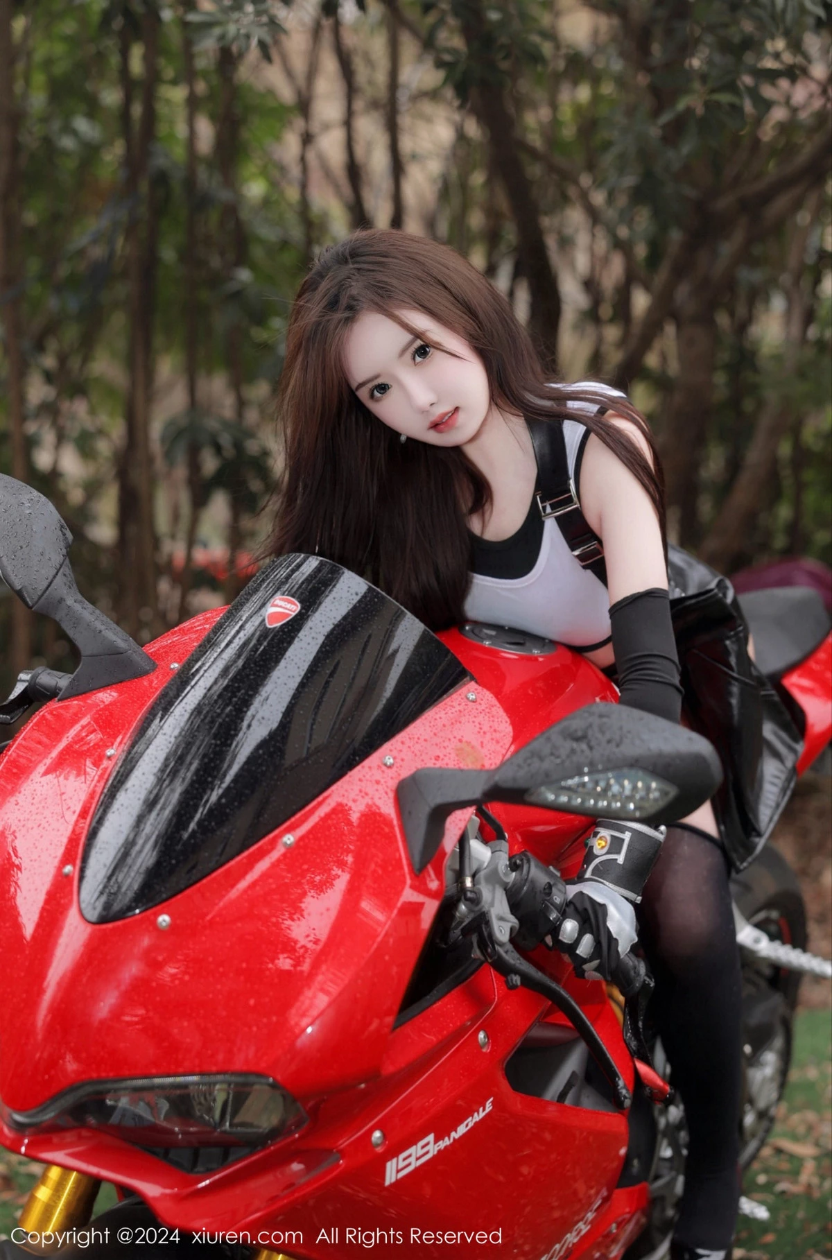 秀人集.com_[XiuRen秀人网]No.7969_模特小薯条nienie摩托女郎角色白上衣配黑短裙秀丰满身材诱惑写真69P