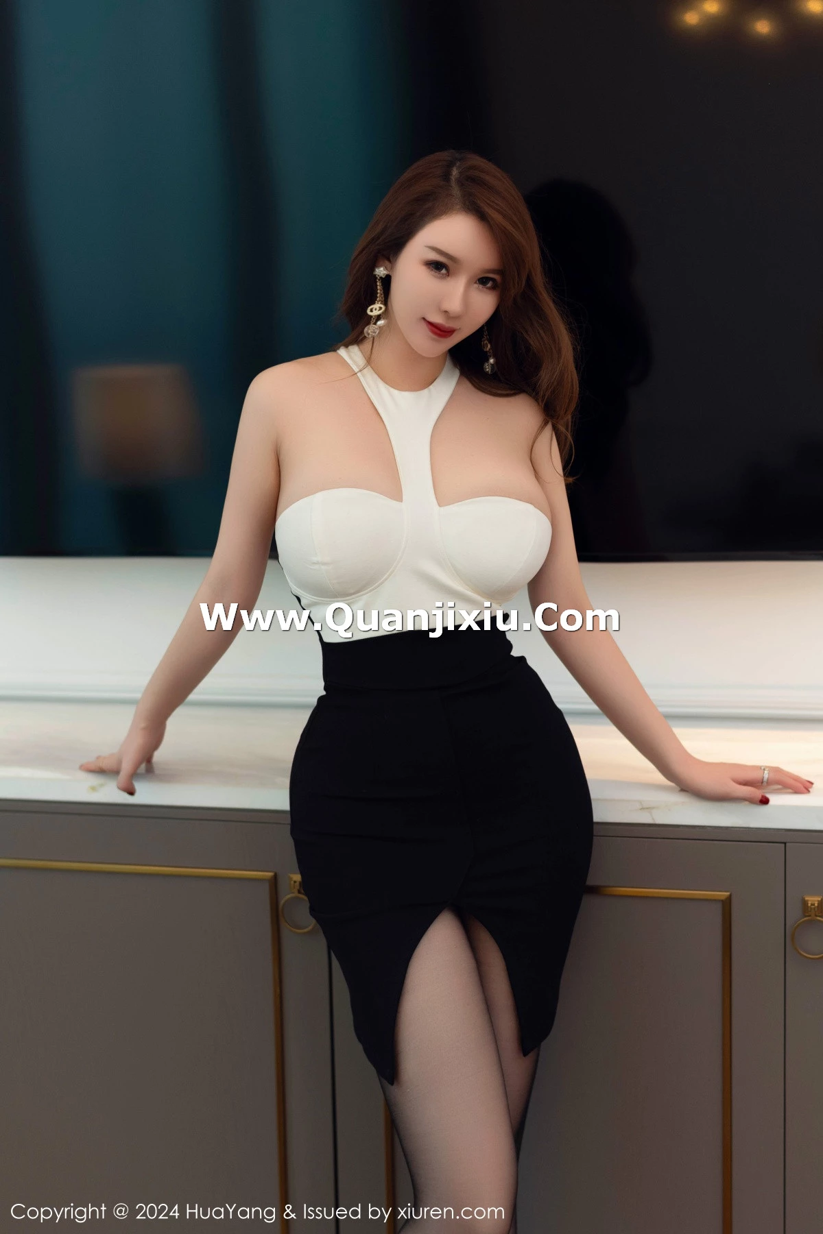 秀人集.com_[HuaYang花漾]Vol.564_女神尤妮丝Egg性感黑白连衣短裙配超薄黑丝秀浑圆翘臀诱惑写真55P