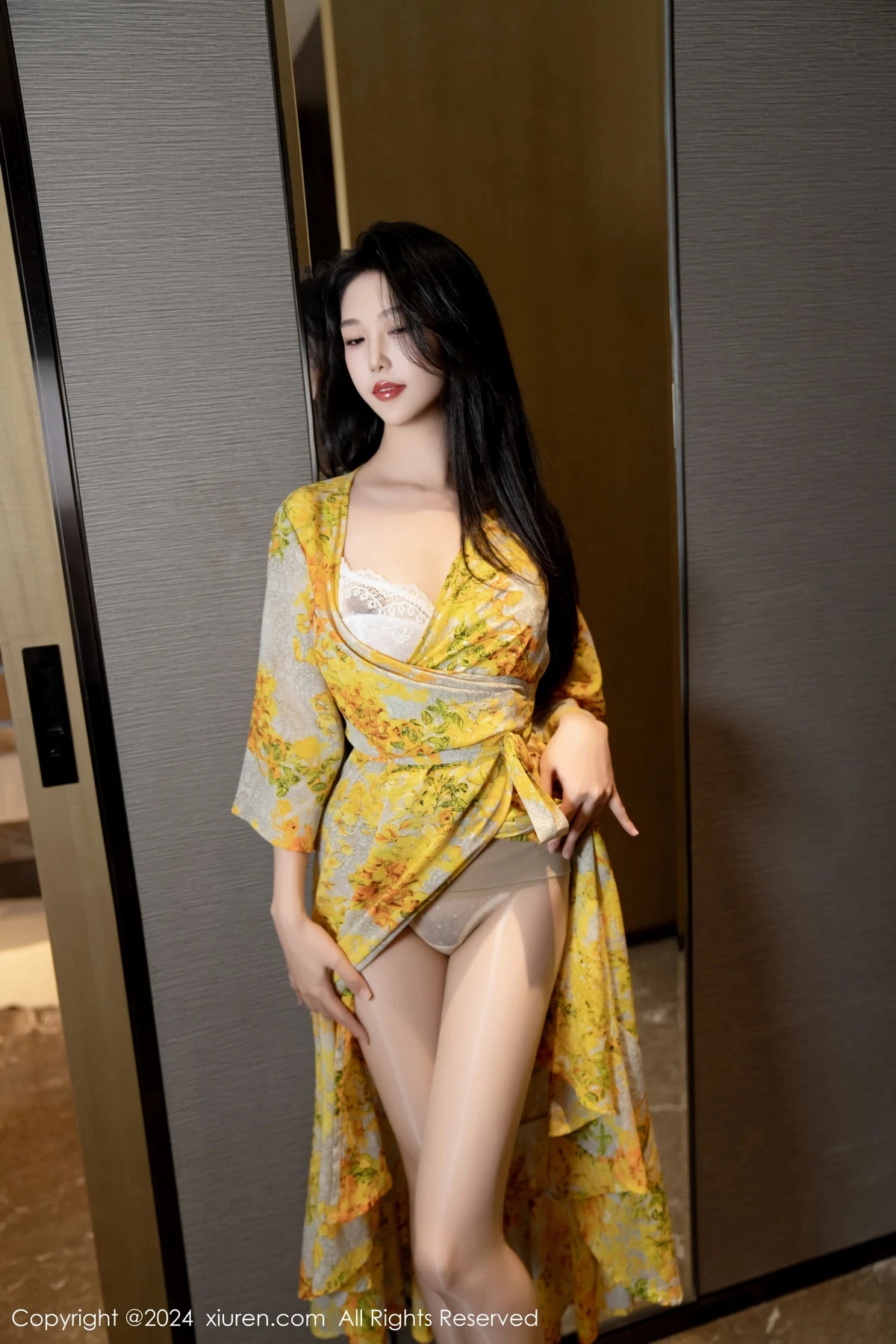 秀人集.com_[XiuRen秀人网]No.7981_模特利世情节拍摄性感黄色连衣裙露白色蕾丝内衣完美诱惑写真99P