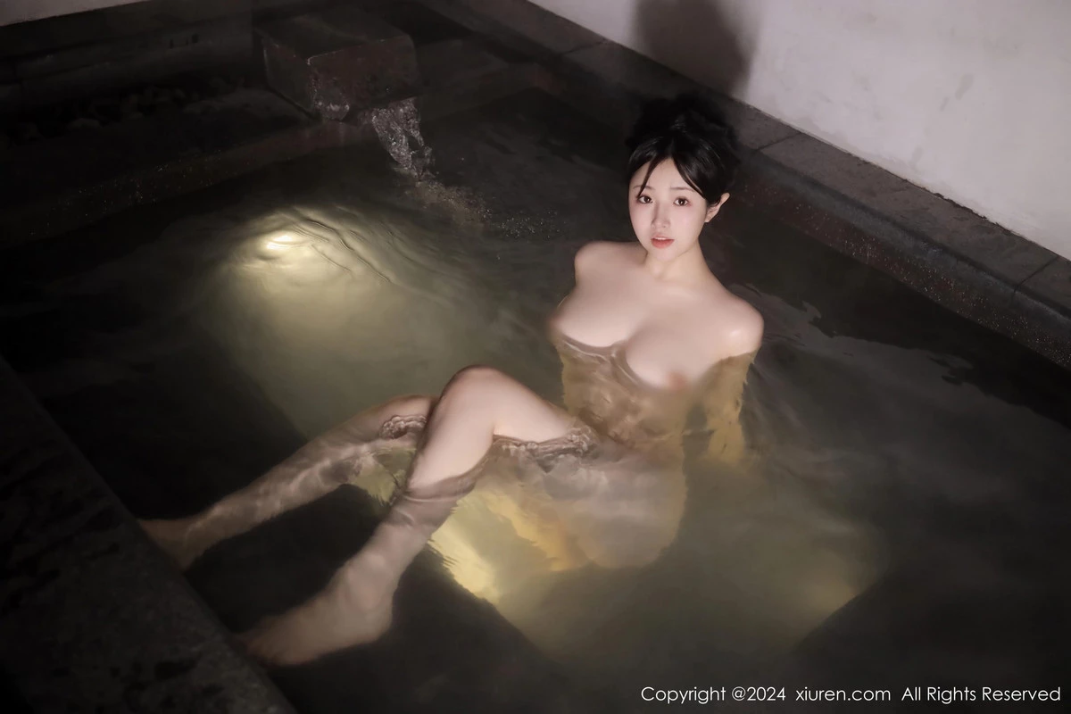 秀人集.com_[XiuRen秀人网]No.7977_新人模特陈小花温泉场景性感白色浴巾裹身秀惹火身材诱惑写真58P