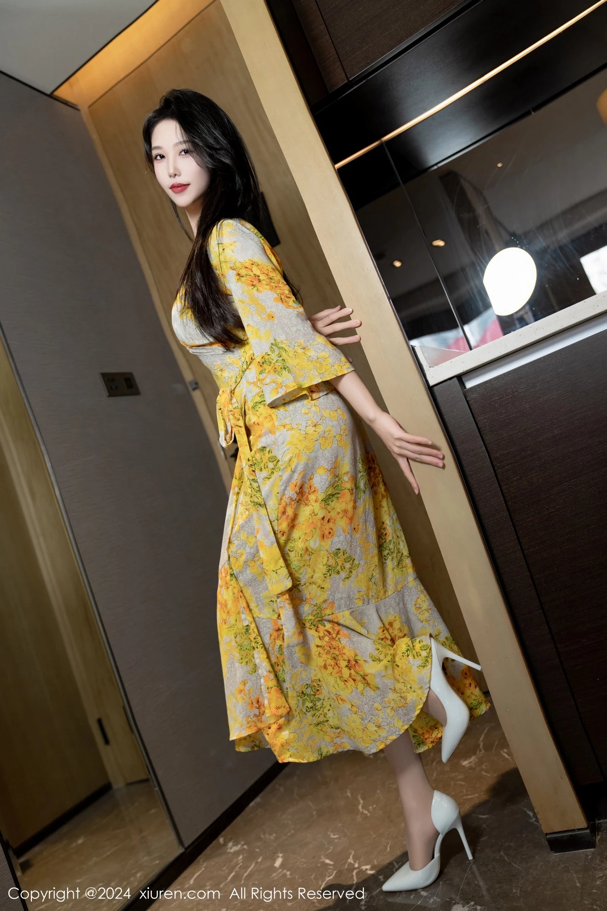 秀人集.com_[XiuRen秀人网]No.7981_模特利世情节拍摄性感黄色连衣裙露白色蕾丝内衣完美诱惑写真99P