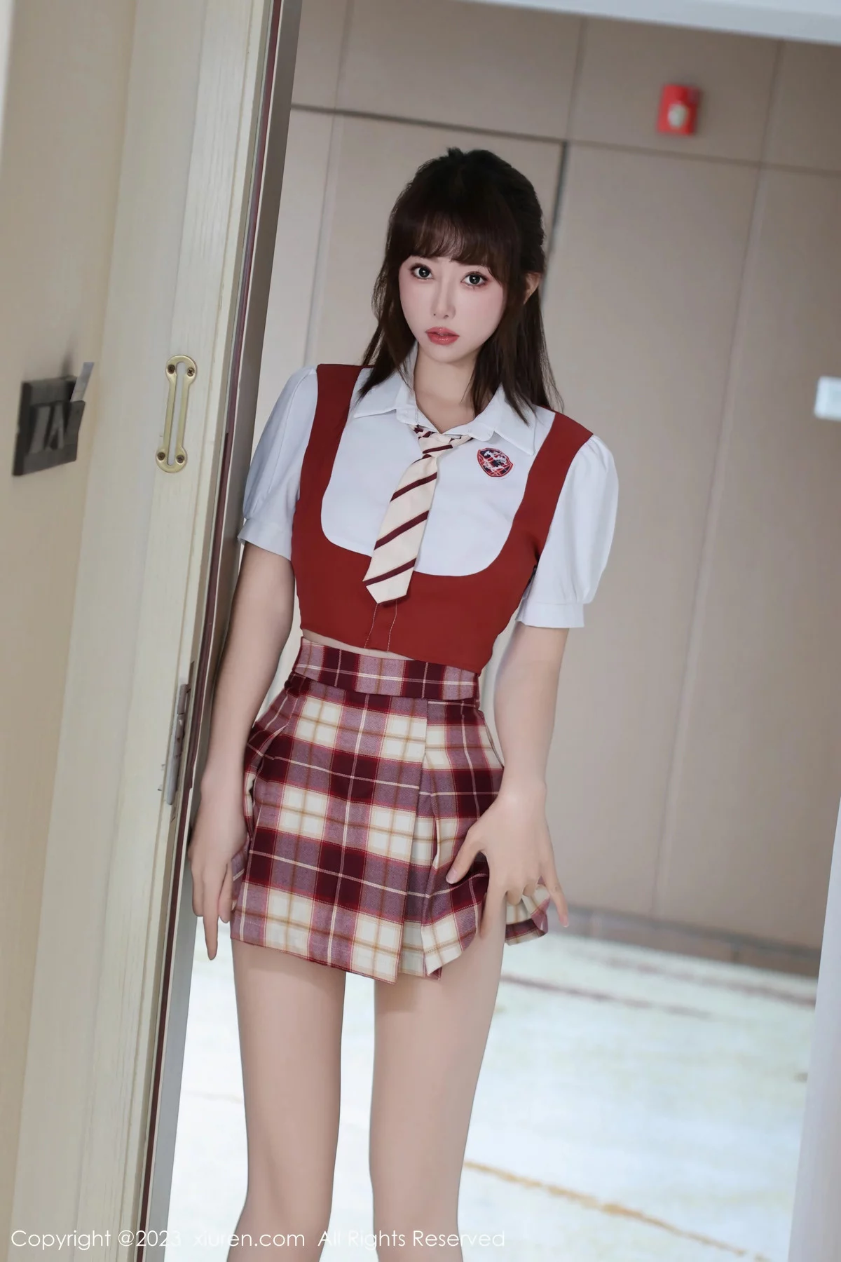 秀人集.com_[XiuRen秀人网]No.7851_模特金tiao性感学妹制服露红色轻透内衣配肉丝袜秀美腿诱惑写真77P