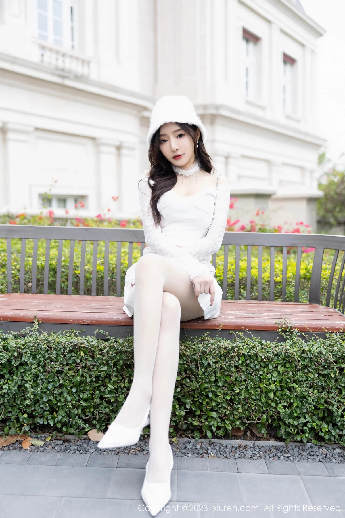 秀人集.com_[XiuRen秀人网]No.7863_女神王馨瑶yanni红色圣诞服饰+白色短裙套装秀完美身材诱惑写真91P