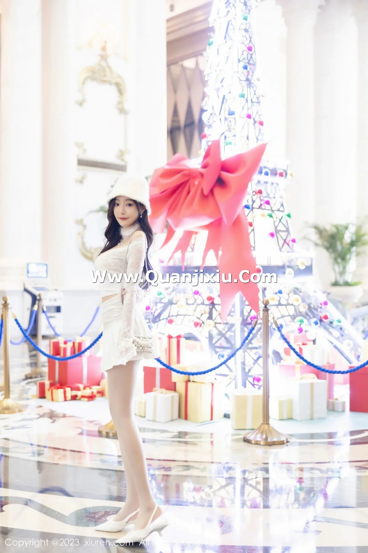 秀人集.com_[XiuRen秀人网]No.7863_女神王馨瑶yanni红色圣诞服饰+白色短裙套装秀完美身材诱惑写真91P