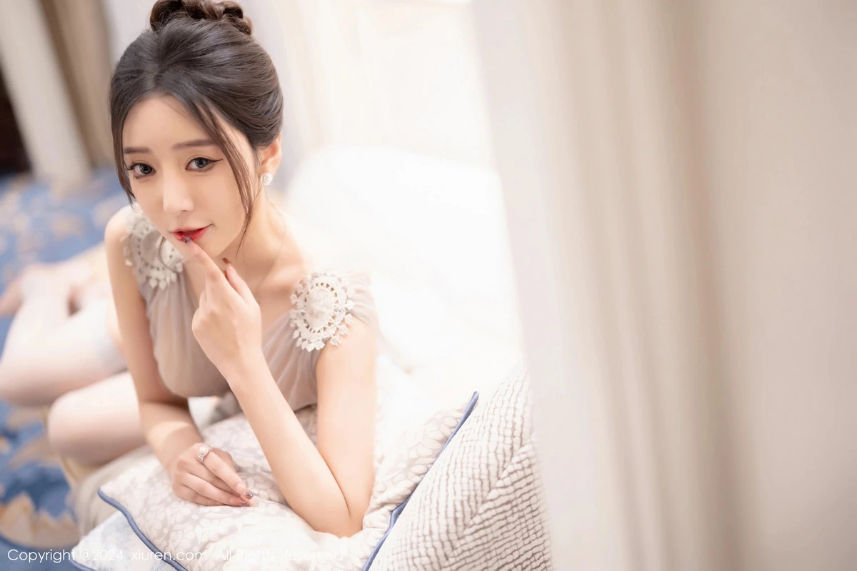 秀人集.com_[XiuRen秀人网]No.7991_女神王馨瑶yanni淡黄露肩礼裙+灰色轻透情趣睡裙完美诱惑写真83P