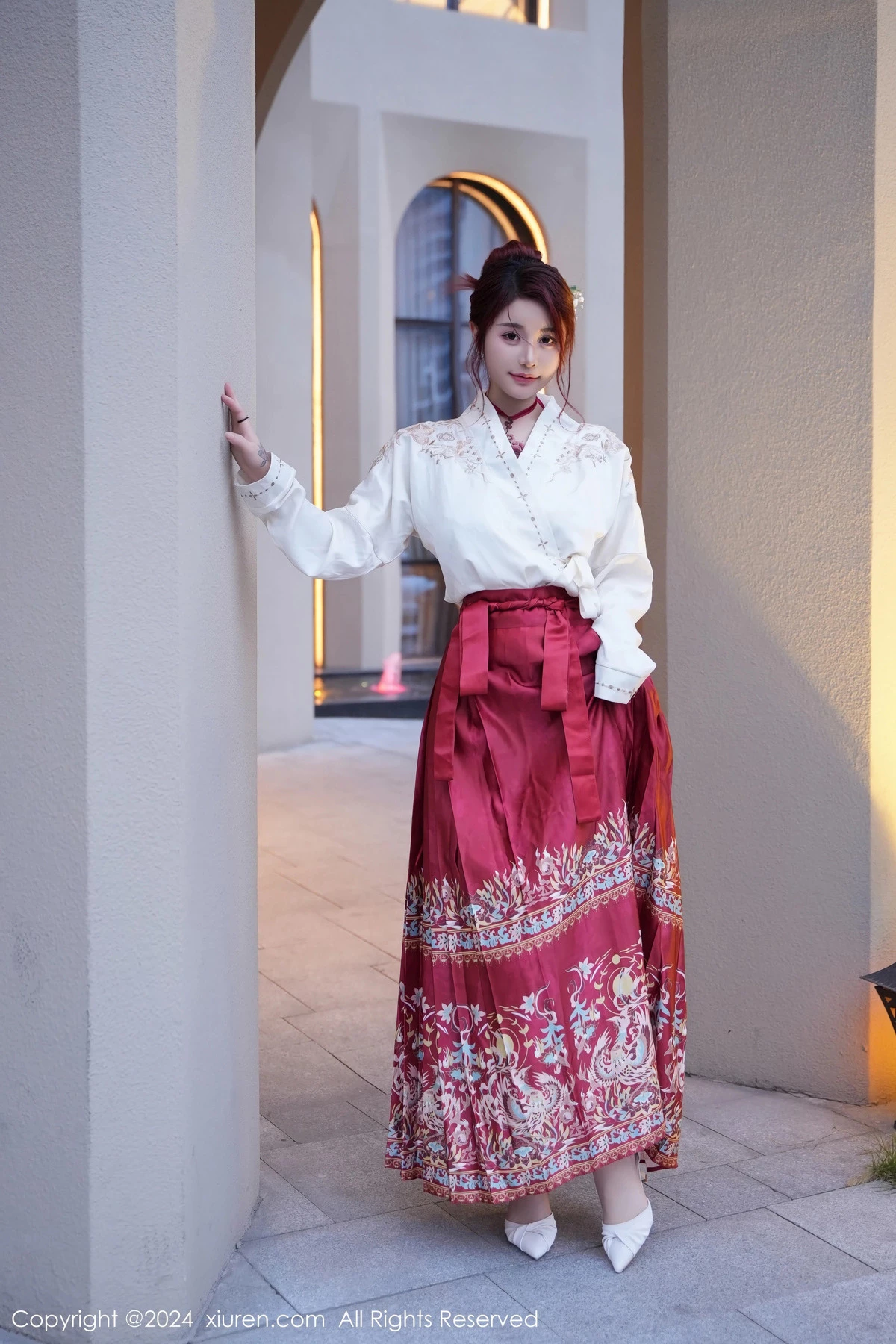 秀人集.com_[XiuRen秀人网]No.7985_模特美七Mia性感红色轻透古装服配黑丝吊袜秀惹火身材诱惑写真70P