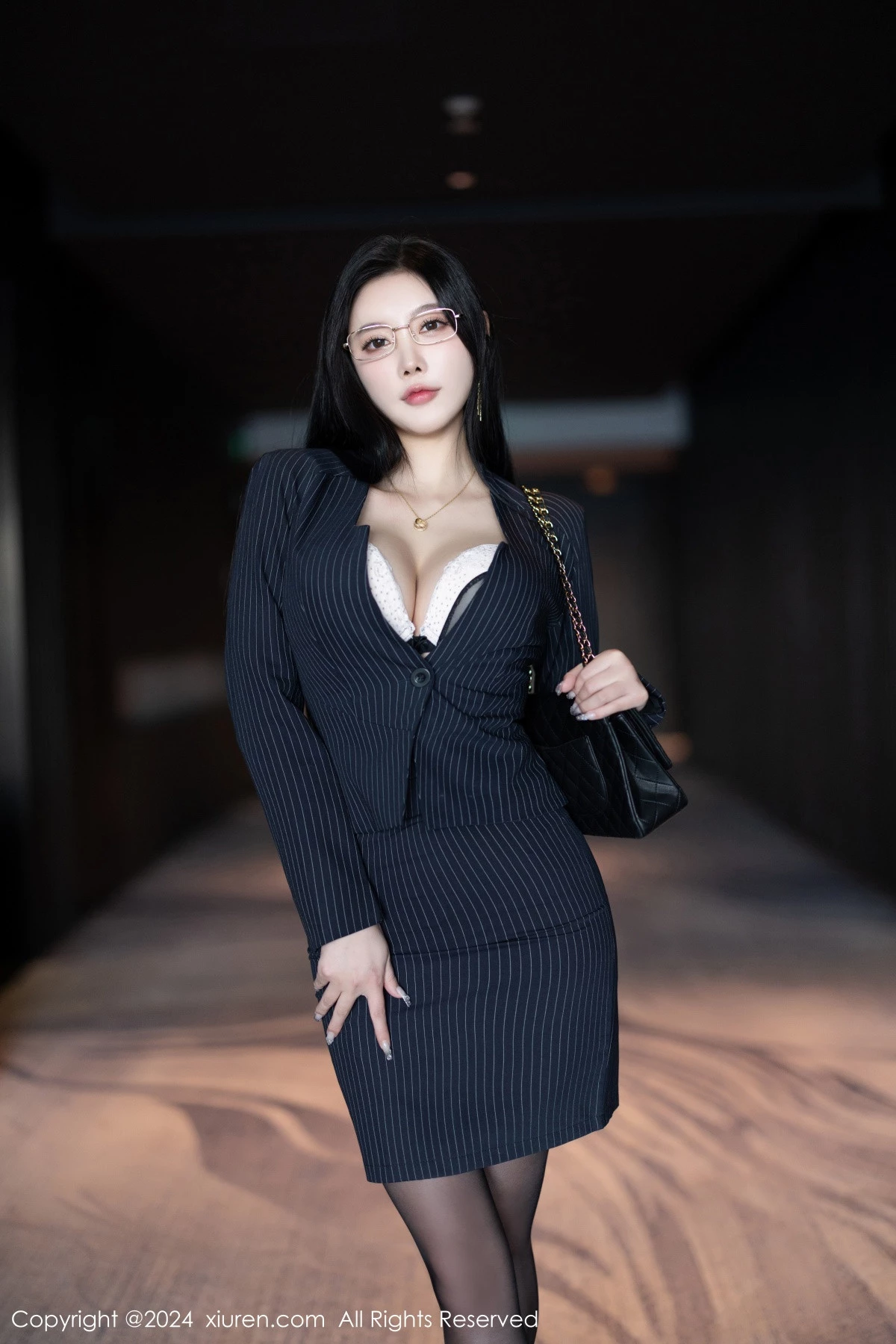 秀人集.com_[XiaoYu画语界]Vol.1188_女神杨晨晨Yome性感黑色条纹西服套装露白色内衣完美诱惑写真85P