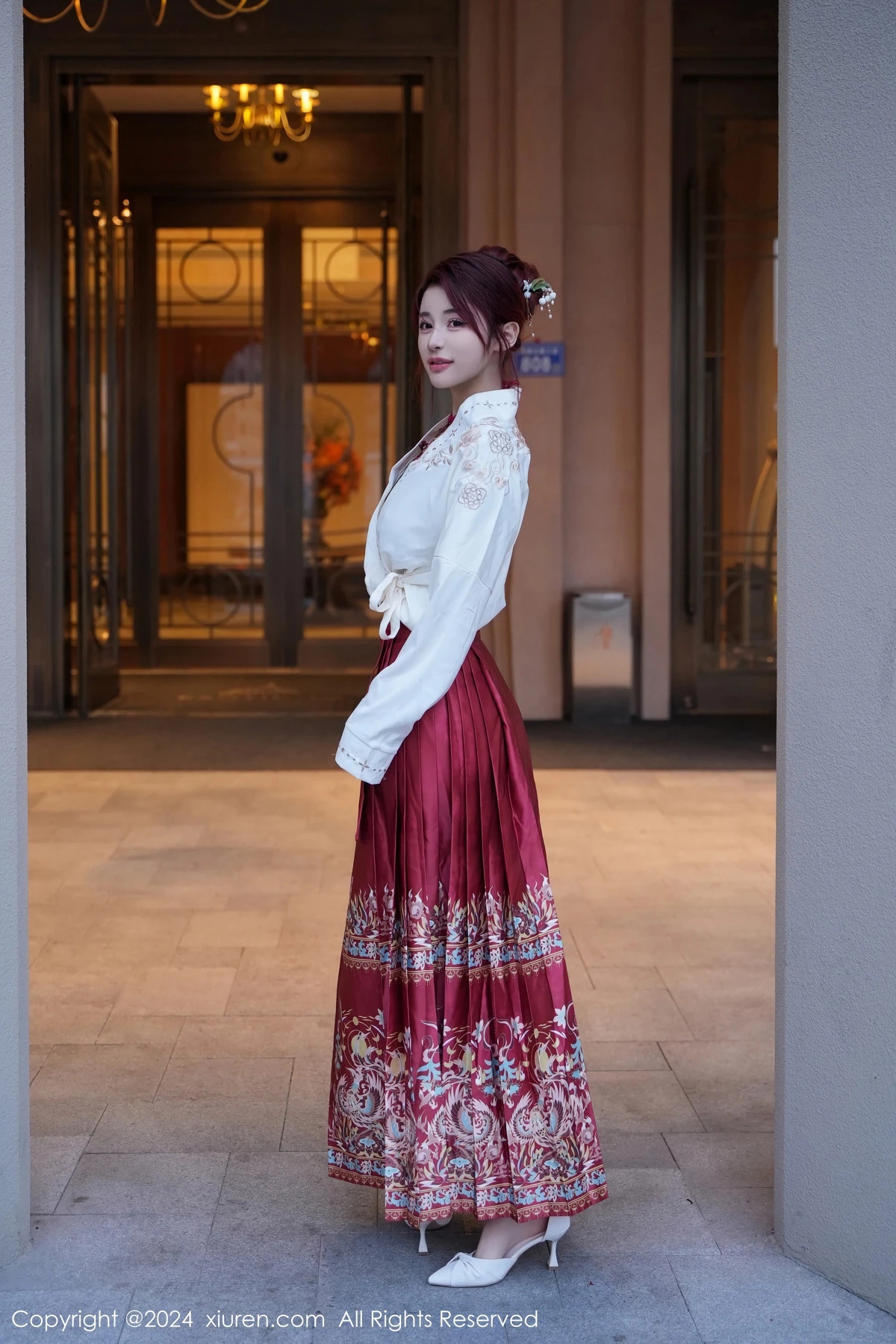 秀人集.com_[XiuRen秀人网]No.7985_模特美七Mia性感红色轻透古装服配黑丝吊袜秀惹火身材诱惑写真70P