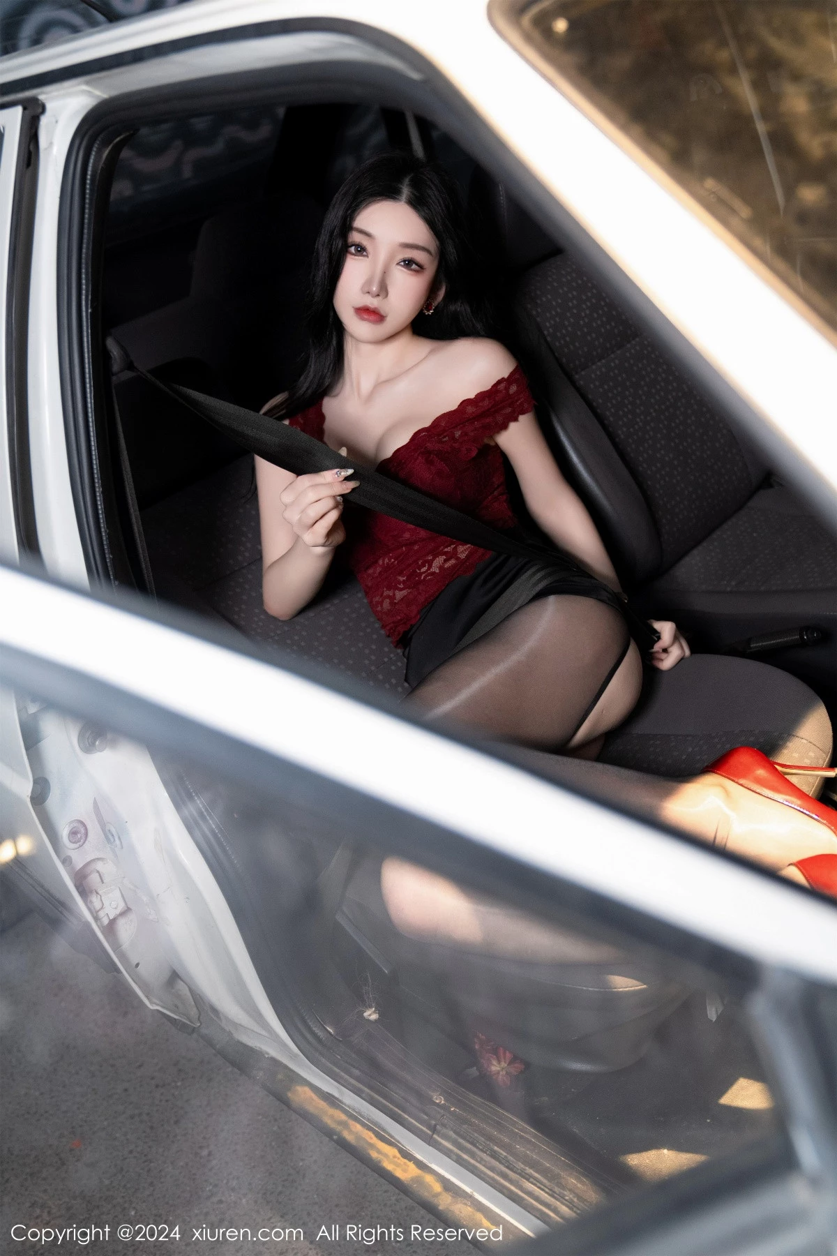 秀人集.com_[XiuRen秀人网]No.7993_女神周于希Sally红色上衣配黑短裙露闪亮开档黑丝撩人诱惑写真83P