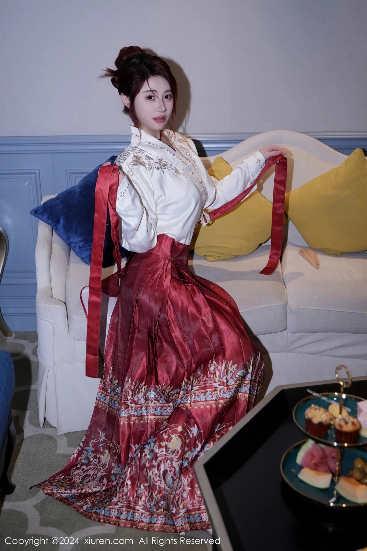 秀人集.com_[XiuRen秀人网]No.7985_模特美七Mia性感红色轻透古装服配黑丝吊袜秀惹火身材诱惑写真70P