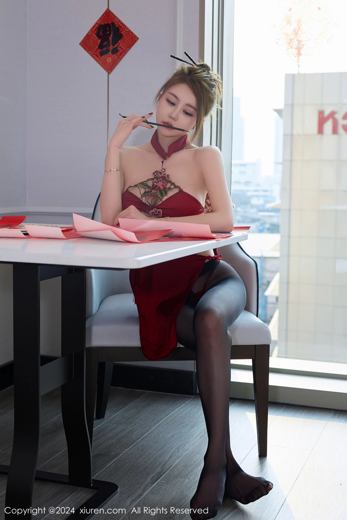 秀人集.com_[XiuRen秀人网]No.8036_模特tina_甜仔新年主题红色上衣配魅惑黑丝秀凹凸身材性感写真80P